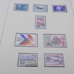 Collection timbres de France 1960-1977 neuf** en 2 albums Safe.