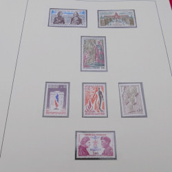 Collection timbres de France 1960-1977 neuf** en 2 albums Safe.