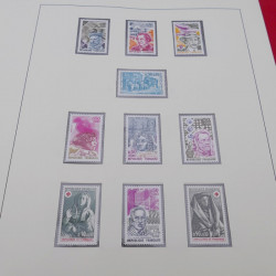 Collection timbres de France 1960-1977 neuf** en 2 albums Safe.