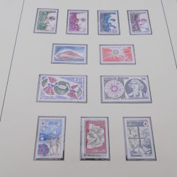 Collection timbres de France 1960-1977 neuf** en 2 albums Safe.