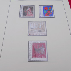 Collection timbres de France 1960-1977 neuf** en 2 albums Safe.