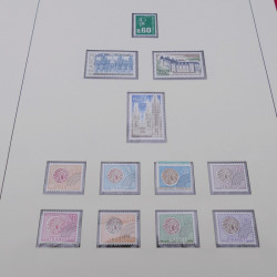 Collection timbres de France 1960-1977 neuf** en 2 albums Safe.