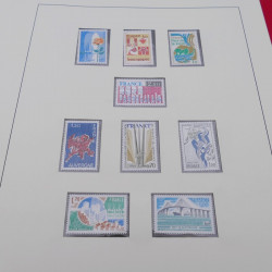 Collection timbres de France 1960-1977 neuf** en 2 albums Safe.