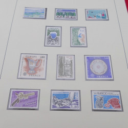 Collection timbres de France 1960-1977 neuf** en 2 albums Safe.