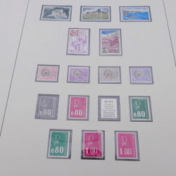 Collection timbres de France 1960-1977 neuf** en 2 albums Safe.