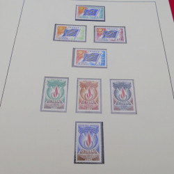 Collection timbres de France 1960-1977 neuf** en 2 albums Safe.