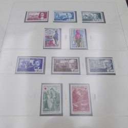 Collection timbres de France 1970-1977 neuf** complète en album Safe.