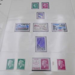 Collection timbres de France 1970-1977 neuf** complète en album Safe.