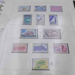 Collection timbres de France 1970-1977 neuf** complète en album Safe.