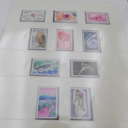 Collection timbres de France 1970-1977 neuf** complète en album Safe.