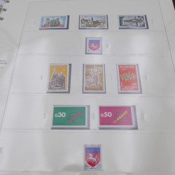 Collection timbres de France 1970-1977 neuf** complète en album Safe.