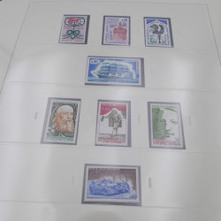 Collection timbres de France 1970-1977 neuf** complète en album Safe.