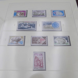 Collection timbres de France 1970-1977 neuf** complète en album Safe.