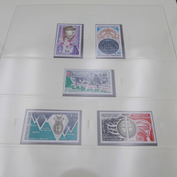 Collection timbres de France 1970-1977 neuf** complète en album Safe.