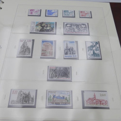 Collection timbres de France 1978-1984 neuf** complète en album Safe.