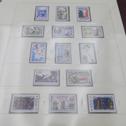 Collection timbres de France 1978-1984 neuf** complète en album Safe.