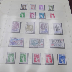 Collection timbres de France 1978-1984 neuf** complète en album Safe.