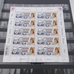 Lot de feuillets de timbres neufs du monde en un album.