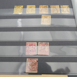 Vrac de timbres de France et monde en un carton.