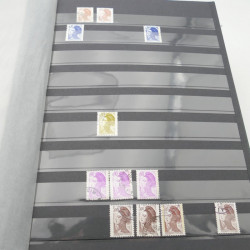 Vrac de timbres de France et monde en un carton.