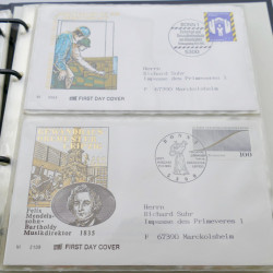 Vrac de timbres de France et monde en un carton.