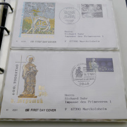 Vrac de timbres de France et monde en un carton.