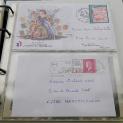 Vrac de timbres de France et monde en un carton.