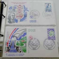 Vrac de timbres de France et monde en un carton.