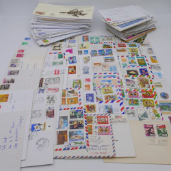 Vrac de timbres de France et monde en un carton.