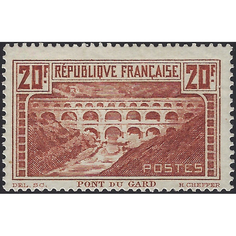 Pont du Gard timbre de France N°262A neuf*.