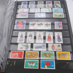 Collection timbres d'Allemagne de l'Est 1977-1989 neuf** en 2 albums.