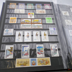 Collection timbres d'Allemagne de l'Est 1977-1989 neuf** en 2 albums.