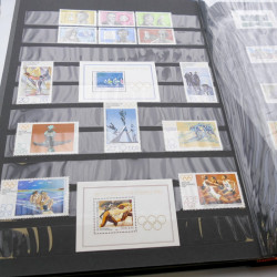 Collection timbres d'Allemagne de l'Est 1977-1989 neuf** en 2 albums.