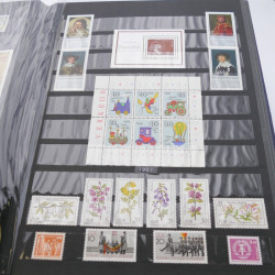 Collection timbres d'Allemagne de l'Est 1977-1989 neuf** en 2 albums.