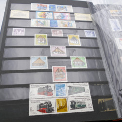 Collection timbres d'Allemagne de l'Est 1977-1989 neuf** en 2 albums.