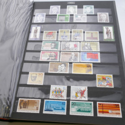 Collection timbres d'Allemagne de l'Est 1977-1989 neuf** en 2 albums.