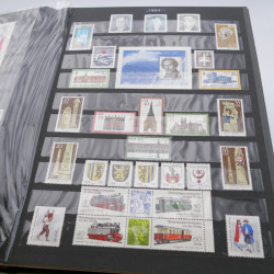 Collection timbres d'Allemagne de l'Est 1977-1989 neuf** en 2 albums.