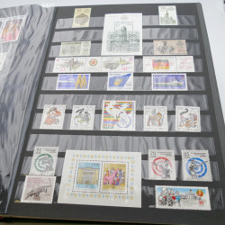 Collection timbres d'Allemagne de l'Est 1977-1989 neuf** en 2 albums.