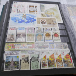 Collection timbres d'Allemagne de l'Est 1977-1989 neuf** en 2 albums.