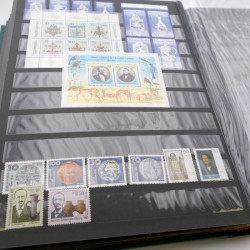 Collection timbres d'Allemagne de l'Est 1977-1989 neuf** en 2 albums.