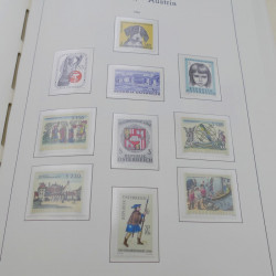 Collection timbres d'Autriche neuf** 1945-1973 en album Leuchtturm.