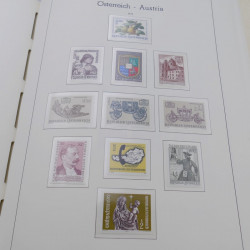 Collection timbres d'Autriche neuf** 1945-1973 en album Leuchtturm.