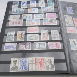 Collection timbres de France 1967-1983 neuf** en un album.