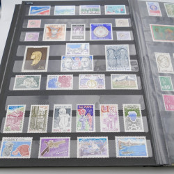 Collection timbres de France 1967-1983 neuf** en un album.