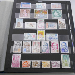 Collection timbres de France 1979-1987 neuf** en un album.