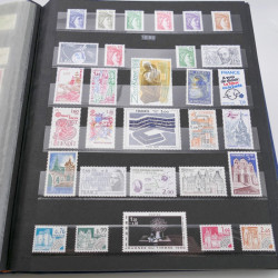 Collection timbres de France 1979-1987 neuf** en un album.