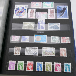 Collection timbres de France 1979-1987 neuf** en un album.