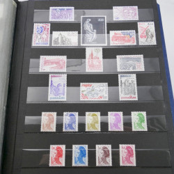 Collection timbres de France 1979-1987 neuf** en un album.