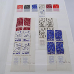 Stock de timbres de Monaco neufs** en un album.