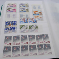 Stock de timbres de Monaco neufs** en un album.